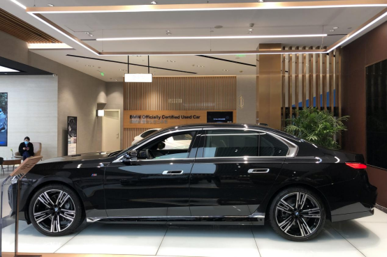 郑州郑德宝：全新BMW 7系实车到店，诚邀品鉴498
