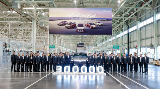 【新闻稿】最霸气华系旗舰SUV岚图泰山登场 岚图汽车跨越30万辆里程碑(1)(2)(1)677